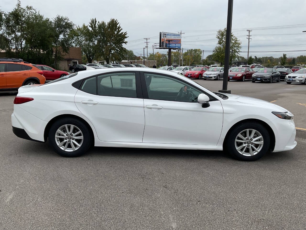 Used 2025 Toyota Camry LE FWD image 9