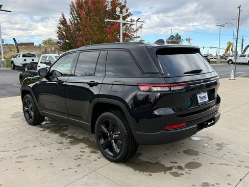New 2025 Jeep Grand Cherokee Limited w/ Black Appearance Package image 10