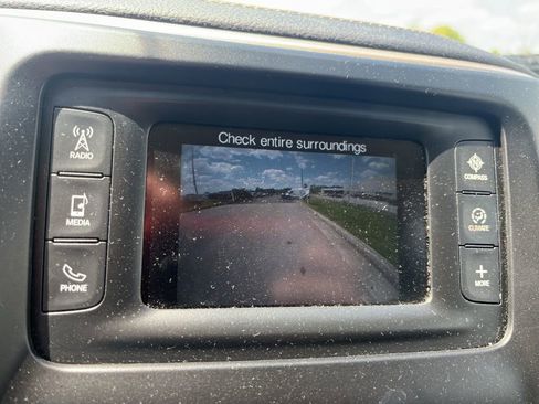 Used 2018 Jeep Cherokee Latitude w/ Altitude Package AWD/4WD image 9