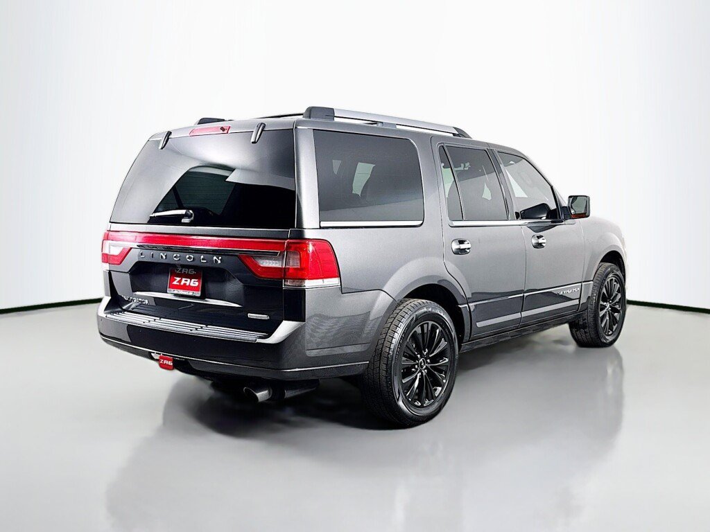 Used 2016 Lincoln Navigator Select RWD image 5