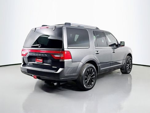 Used 2016 Lincoln Navigator Select RWD image 5
