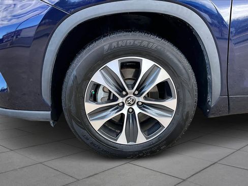 Used 2022 Toyota Highlander XLE image 10