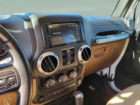 Used 2018 Jeep Wrangler Unlimited Sahara AWD/4WD image 22