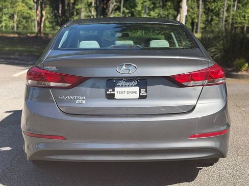 Used 2018 Hyundai Elantra SE w/ Cargo Package FWD image 4