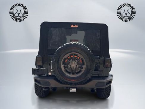 Used 2017 Jeep Wrangler Unlimited Sahara AWD/4WD image 6