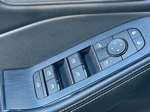 Used 2024 Nissan Rogue SV image 12