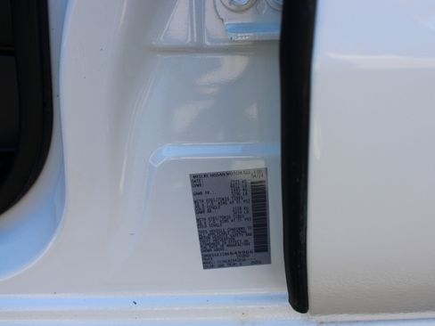 Used 2024 Nissan Frontier SV image 12