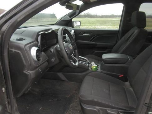 Used 2024 Chevrolet Colorado LT image 3