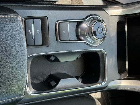 Used 2019 Ford Fusion SE FWD image 13