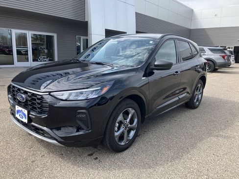 Used 2023 Ford Escape ST-Line w/ Tech Pack #1 AWD/4WD image 2