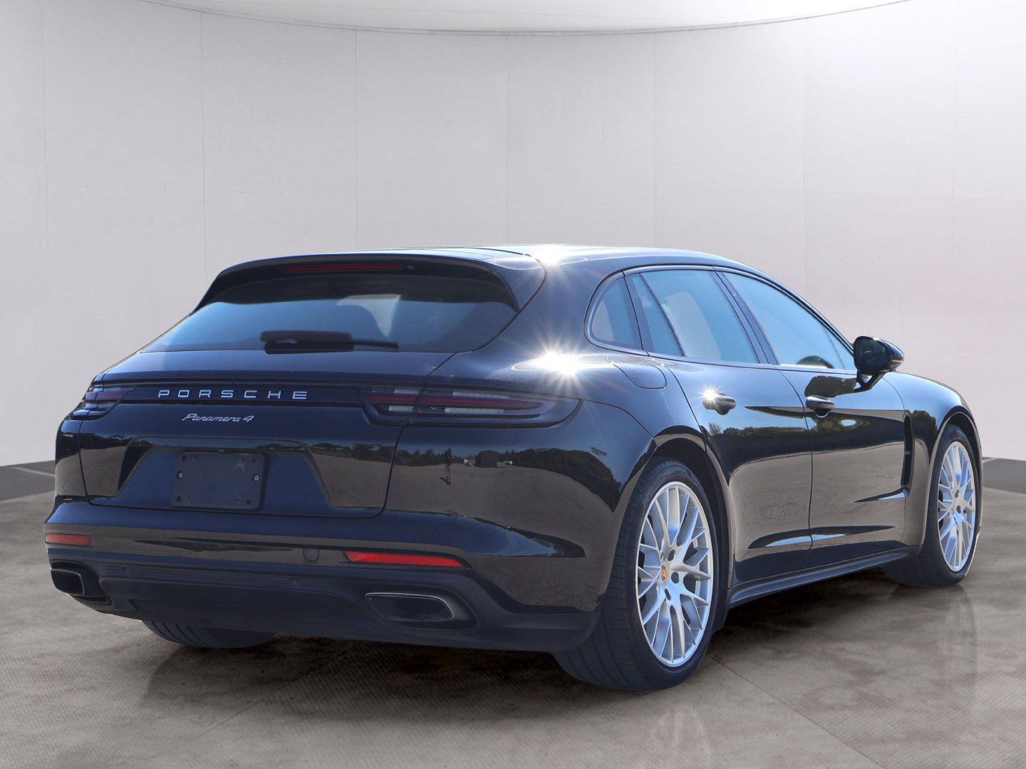 Used 2018 Porsche Panamera 4 AWD/4WD image 8