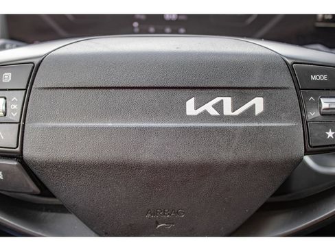 Used 2025 Kia K4 EX FWD image 37