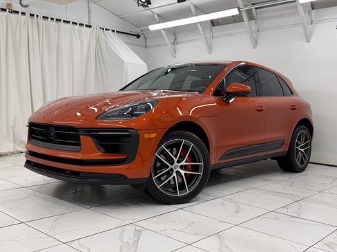 Certified 2024 Porsche Macan S AWD/4WD image 1