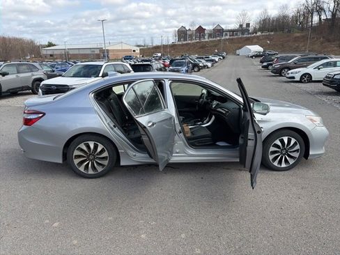 Used 2017 Honda Accord Touring image 7
