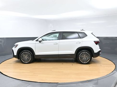 Used 2025 Volkswagen Taos SE FWD image 43