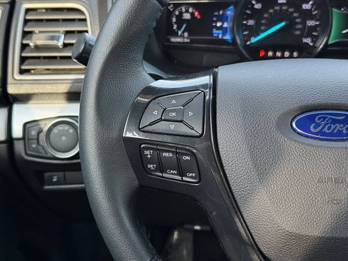 Used 2017 Ford Explorer XLT w/ Equipment Group 202A AWD/4WD image 25