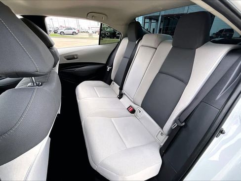 Used 2022 Toyota Corolla LE image 19