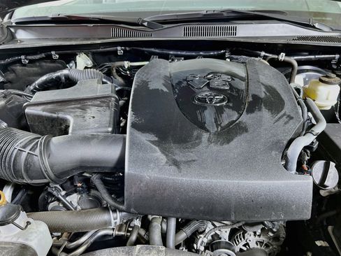 Used 2022 Toyota Tacoma SR5 AWD/4WD image 27