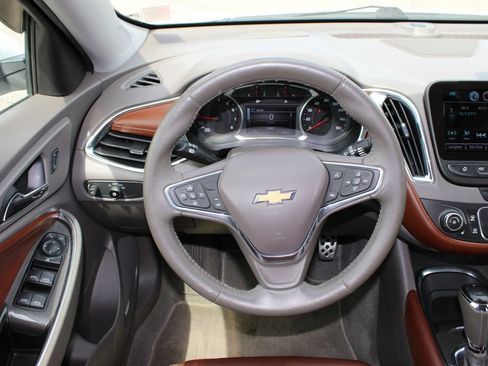 Used 2016 Chevrolet Malibu LT w/ Leather Package FWD image 10