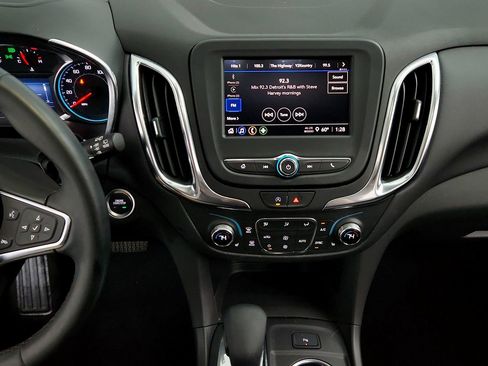 Certified 2024 Chevrolet Equinox LT FWD image 21