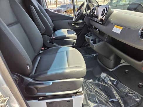 New 2025 Mercedes-Benz eSprinter 170 Cargo image 17