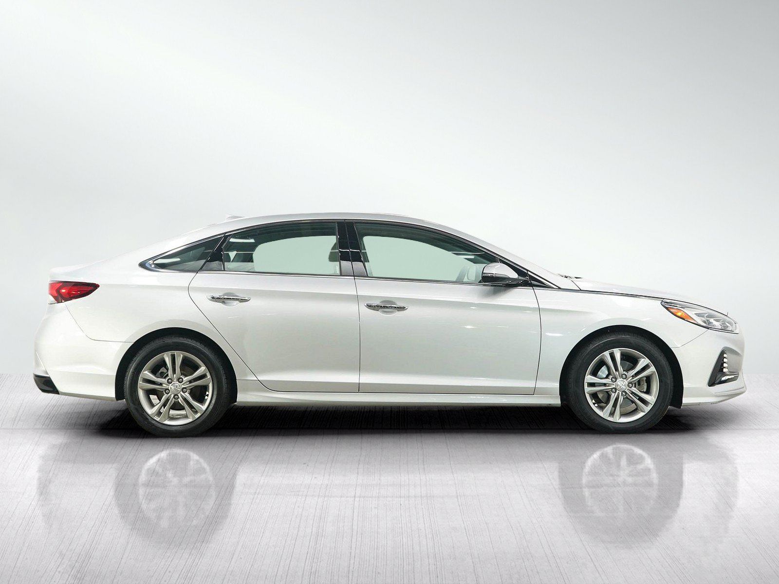 Used 2018 Hyundai Sonata Limited w/ Cargo Package FWD image 6