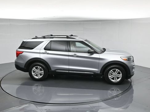 Certified 2021 Ford Explorer XLT w/ Equipment Group 202A AWD/4WD image 59