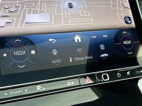 Used 2025 Mercedes-Benz GLC 300 4MATIC image 28