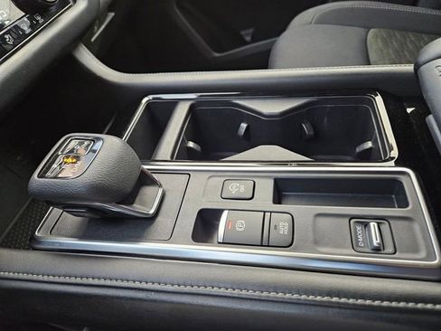 Used 2024 Nissan Pathfinder SV image 18