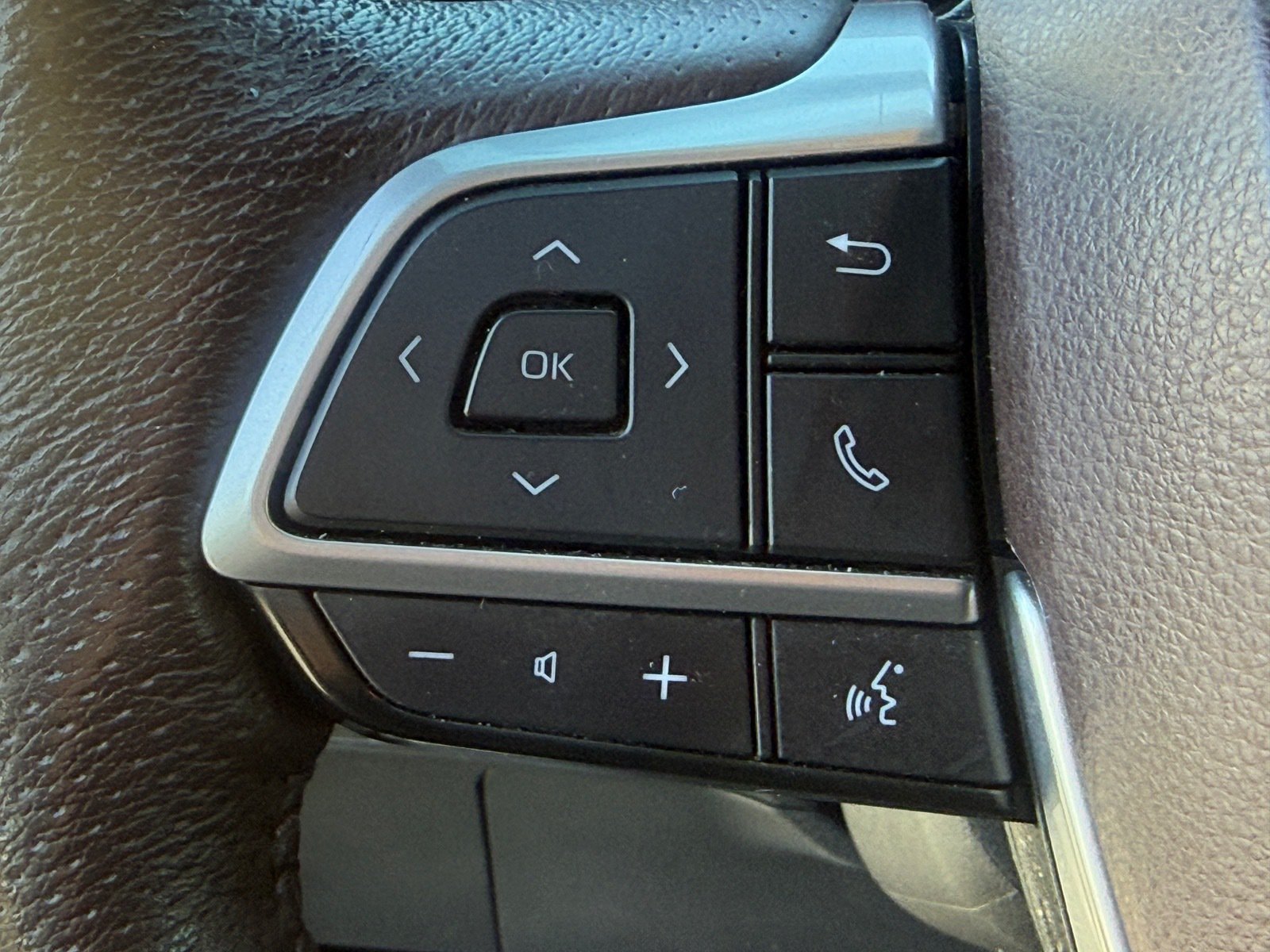 Used 2021 Toyota Sienna Platinum FWD image 25