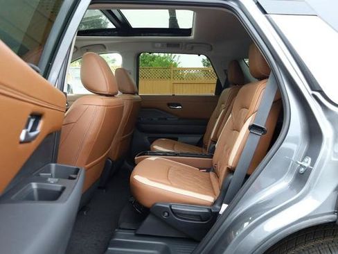 New 2026 Nissan Pathfinder Platinum AWD/4WD image 25