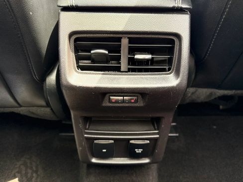 Used 2018 Ford Edge Titanium w/ Equipment Group 302A AWD/4WD image 25