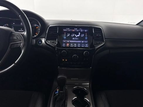 Used 2020 Jeep Grand Cherokee Altitude AWD/4WD image 34