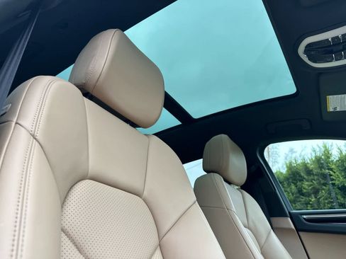 Certified 2020 Porsche Macan S AWD/4WD image 18
