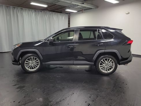 Used 2019 Toyota RAV4 LE FWD image 5