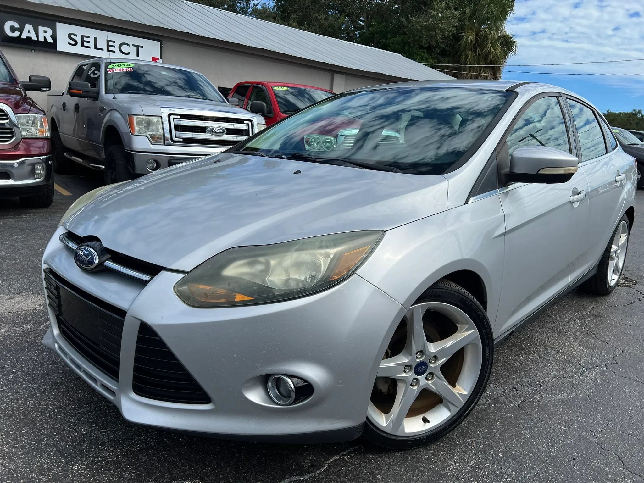 Used 2013 Ford Focus Titanium w/ Titanium Handling Pkg FWD image 1