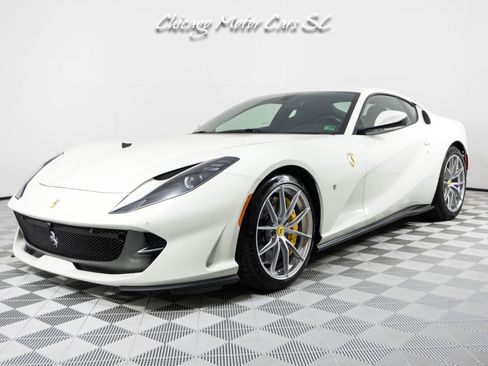 Used 2019 Ferrari 812 Superfast RWD image 2