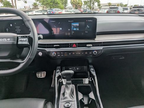 Certified 2026 Kia Sorento SX Prestige AWD/4WD image 19
