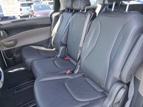 Used 2026 Kia Carnival FWD image 18