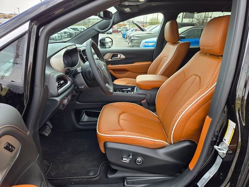 New 2026 Chrysler Pacifica Pinnacle AWD/4WD image 14