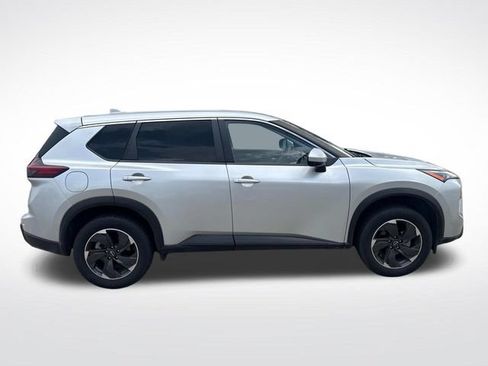 Used 2024 Nissan Rogue SV FWD image 12