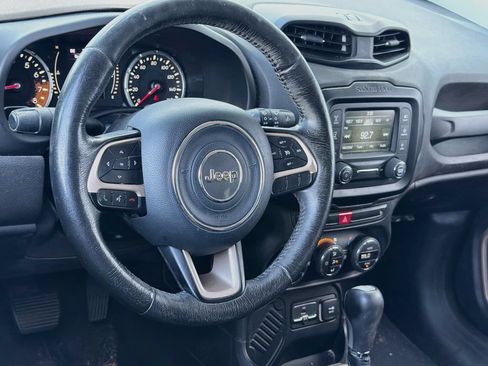 Used 2015 Jeep Renegade Latitude w/ Popular Equipment Group FWD image 10