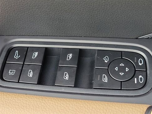 Used 2025 Porsche Cayenne E-Hybrid image 27