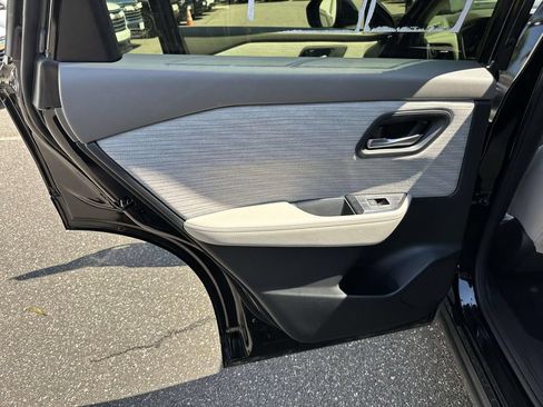 Used 2023 Nissan Rogue SV FWD image 19