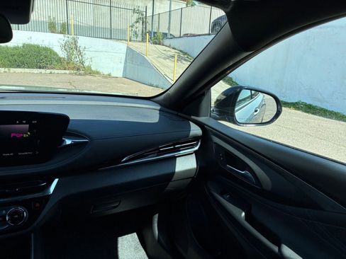 Used 2025 Buick Envista Sport Touring image 34