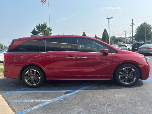 Used 2023 Honda Odyssey Elite image 4