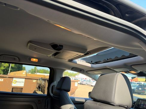 Used 2022 Honda Odyssey Touring image 5