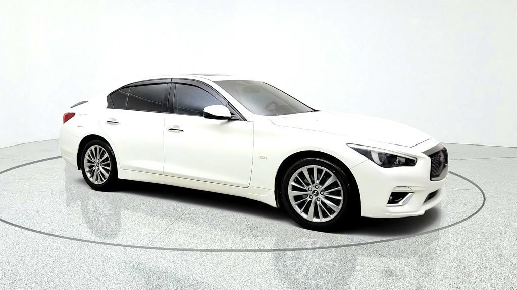 Used 2019 INFINITI Q50 Luxe w/ Essential Package (3.0T Luxe) AWD/4WD image 3