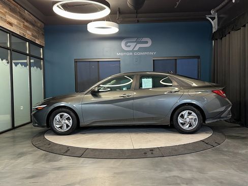 Used 2025 Hyundai Elantra SE image 6