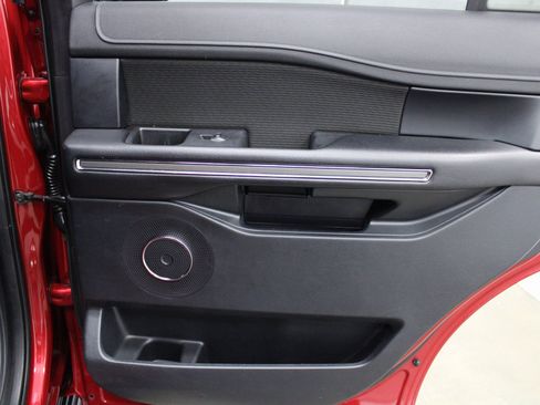 Used 2020 Ford Expedition XLT image 26